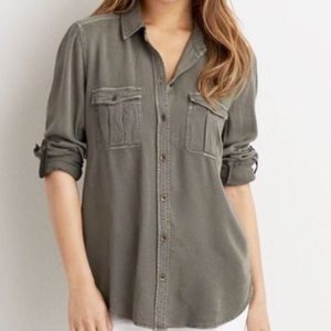 American Eagle Button Down Long Sleeve